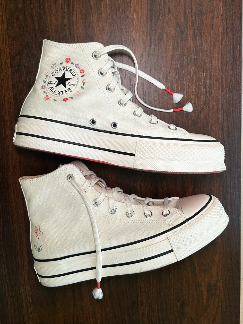 Converse Women’s Chuck Taylor All Star Platform Lift ‘Little Flowers’ size 9
